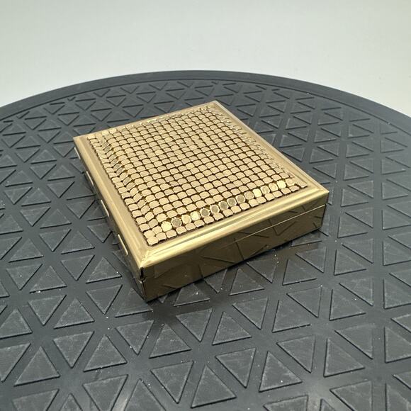 Stunning Vintage Gold Mesh Sequin Pill Box Organizer - Picture 3 of 9